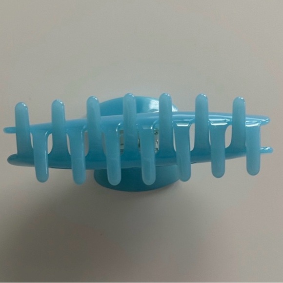 Parke Claw Clip Sky NWT - Picture 6 of 9